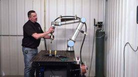 welder programs a cobot